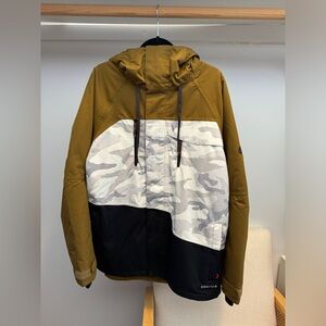 686 Geo Insulated Snowboard Jacket with Wrist Pass Pocket, Size Medium